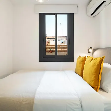Amazing 3 Bedroom With Terrace In Poble-sec Apartment *