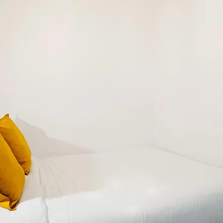 Amazing 3 Bedroom With Terrace In Poble-sec Apartment